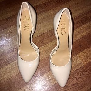BCBG Pump